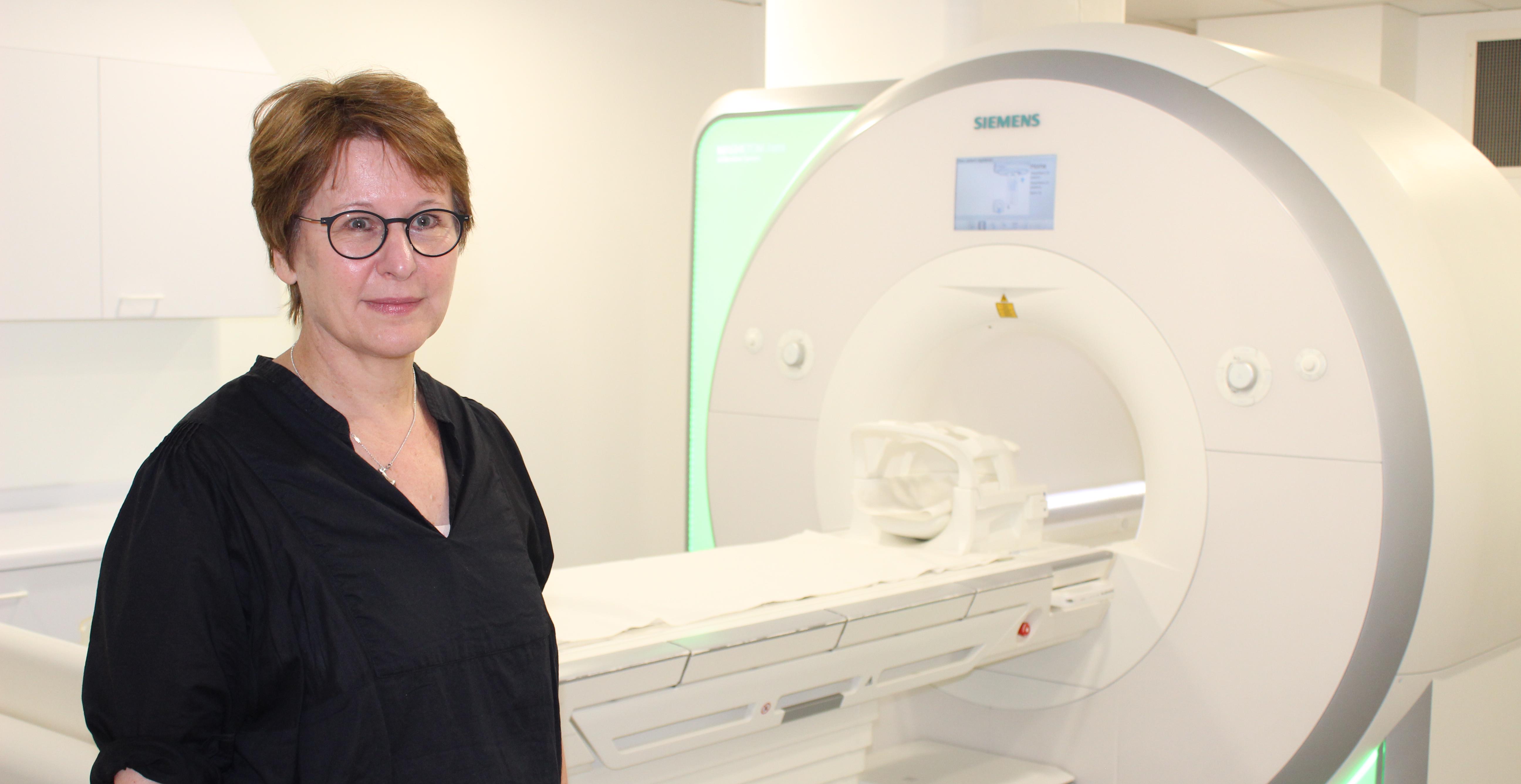 Dr Brigitte Vollmer, consultant in neonatal neurology, with a MRI scanner