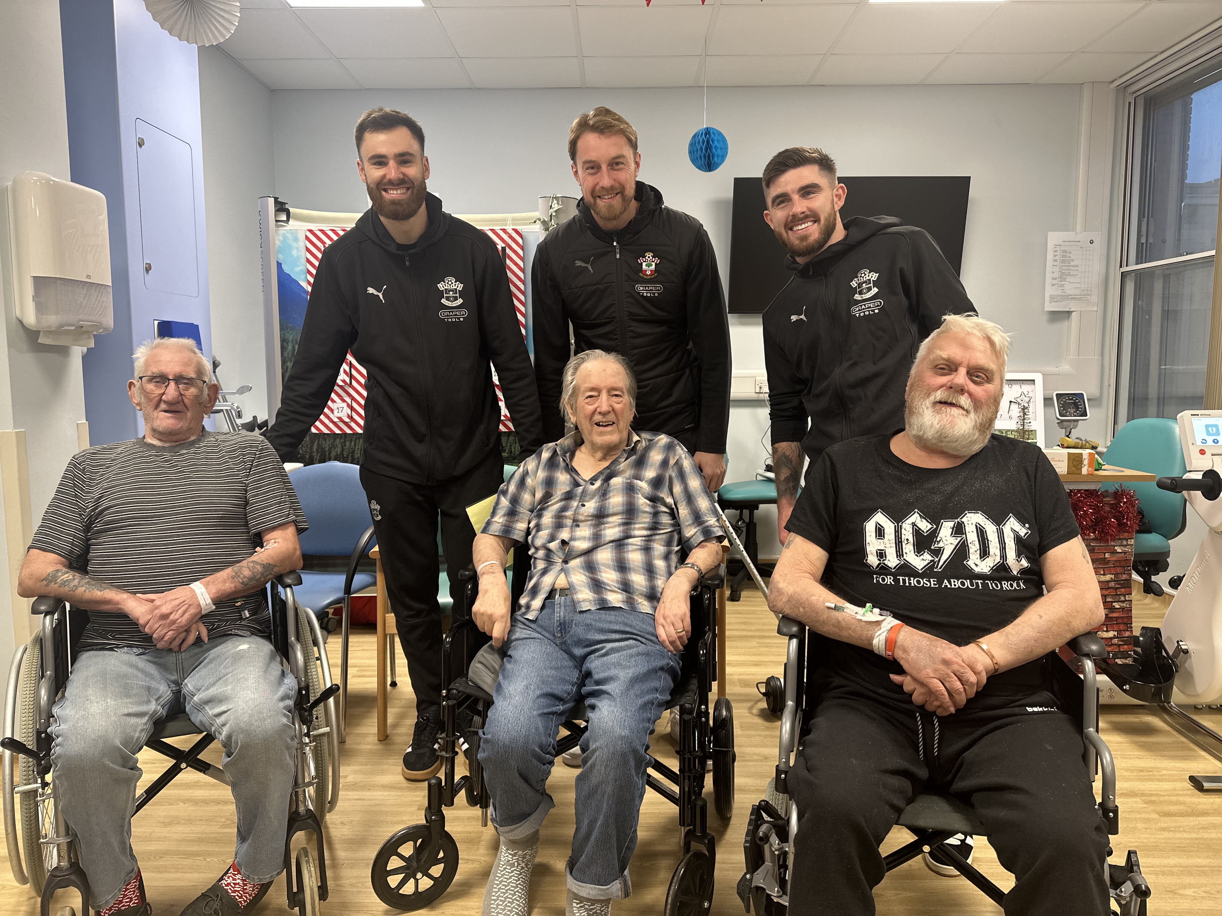 Saints stars Joe Lumley, Ryan Manning and Ben Brereton-Diaz visit patients in the ward’s gym